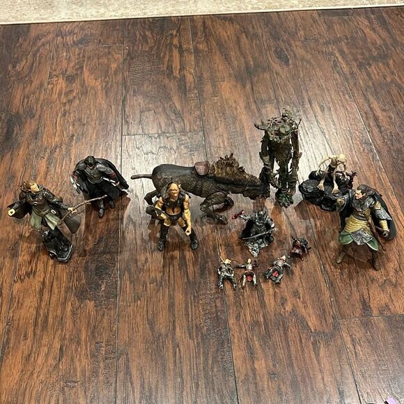 Vintage 2001-2003 The Lord of The Rings Figures mixed lot 12 figures mixed sizes - Picture 1 of 16